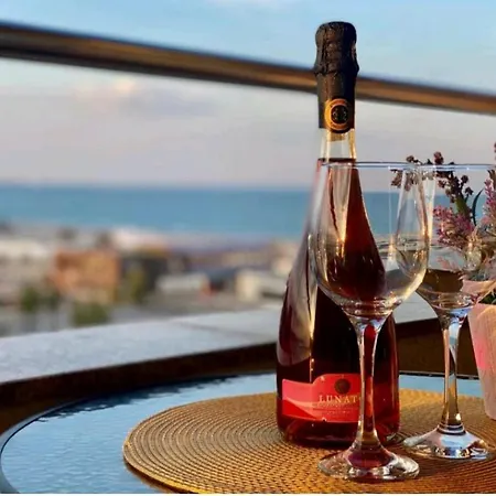 Neversea Beachfront Seaview 2 Lux Spectrum Lejlighedshotel